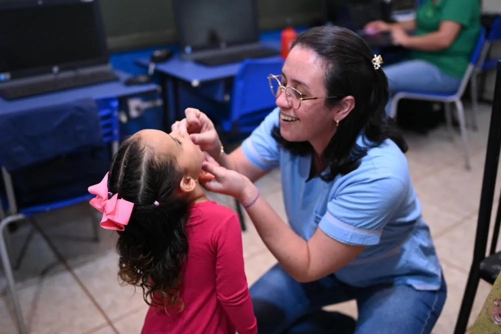 Crianças de escolas municipais recebem suplementação de vitamina A para um crescimento saudável