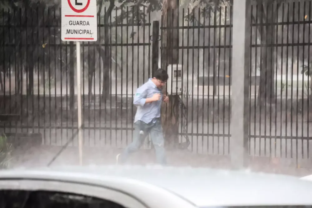 Prepare o guarda-chuva: quarta-feira será de chuva intensa em MS