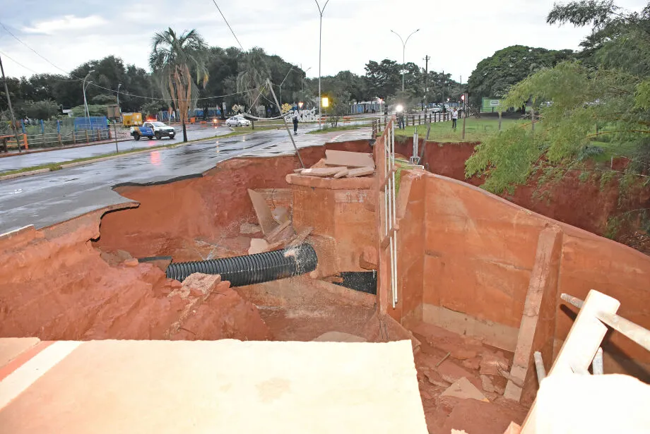Lago do Amor: obra de R$ 3,8 milhões de Adriane só dura 539 dias e desmorona com chuva