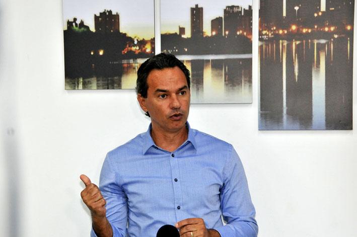 Secretários deixaram cargos por “estresse emocional”, diz prefeito