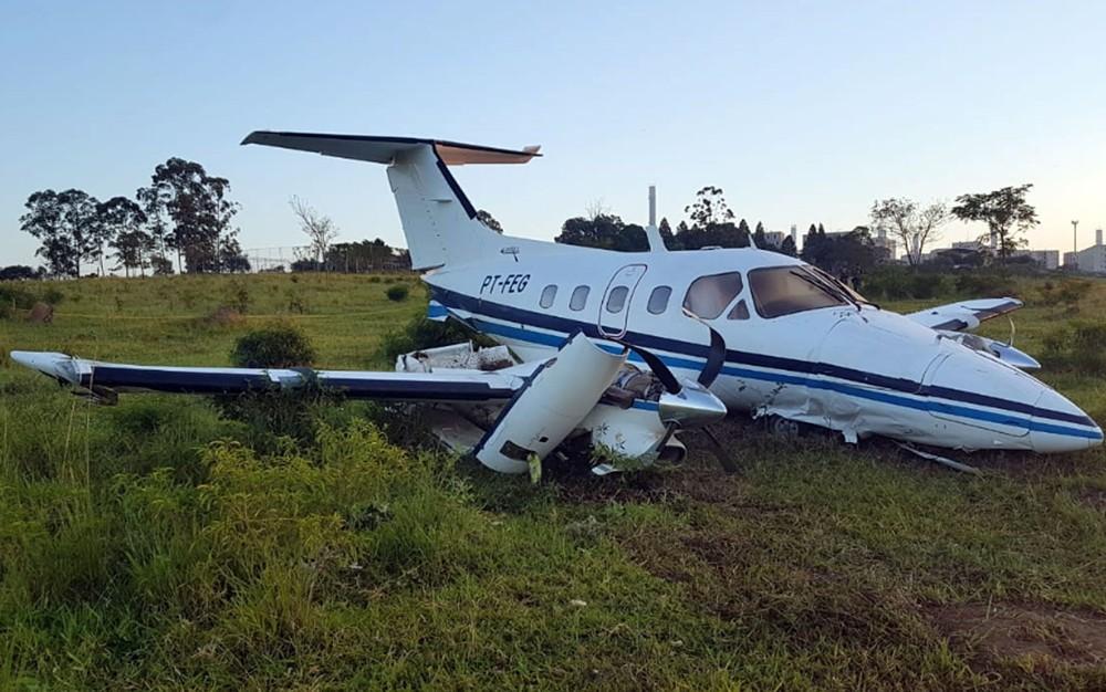 Avião faz pouso forçado em bairro de Campinas
