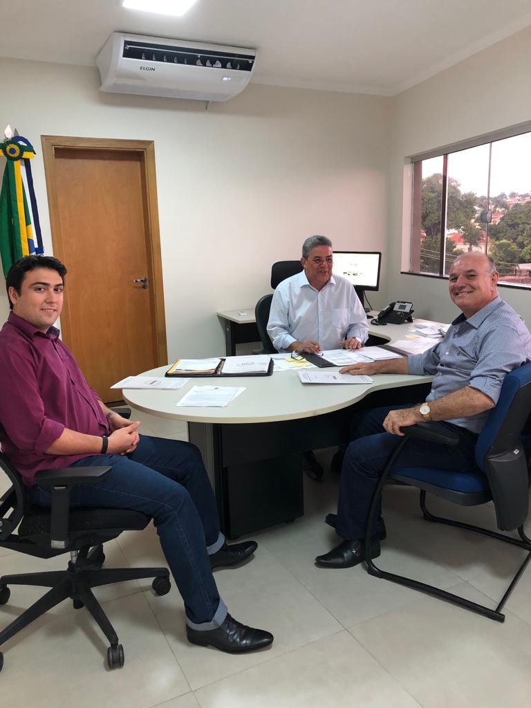 Prefeito de Caracol vai a Capital buscar recursos para a cidade