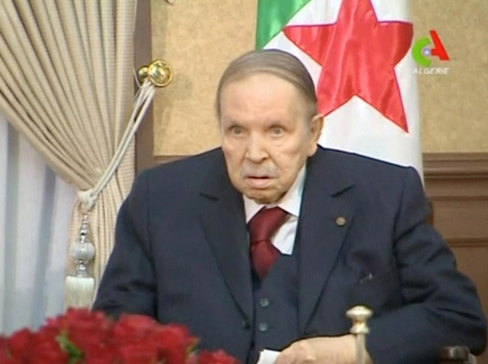Bouteflika renuncia ao cargo de presidente da Argélia após protestos