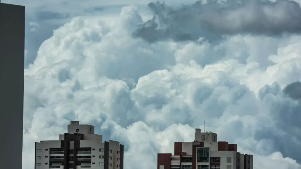 Segunda-feira será de sol com pancadas de chuva em MS