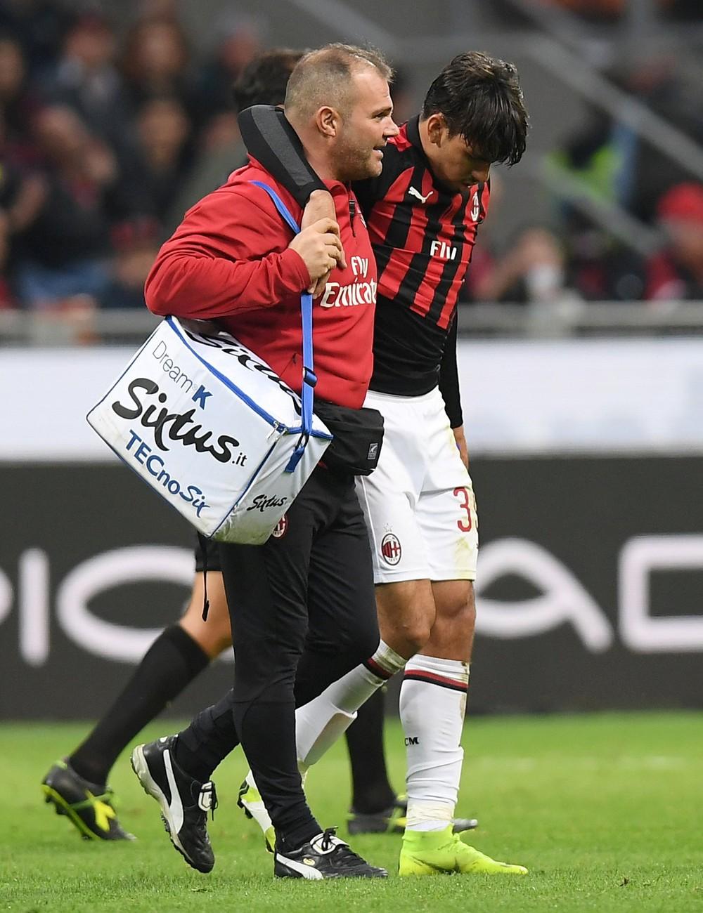 Paquetá deixa San Siro de muletas e técnico do Milan diz: “A torção foi feia”