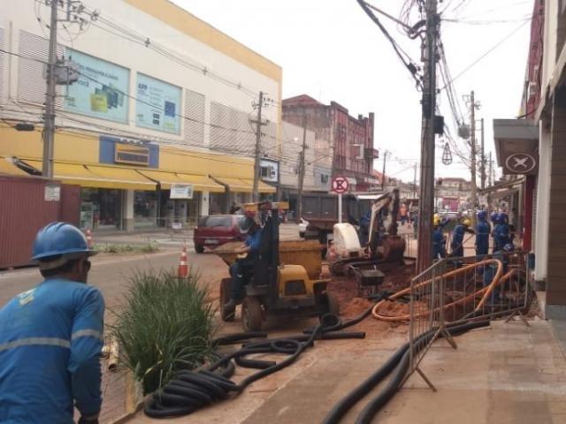 Lojistas reclamam de falta de internet em função de obras