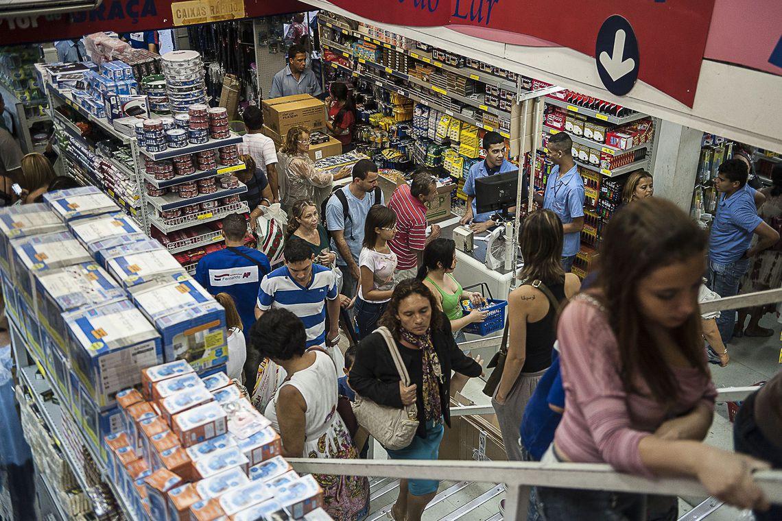 Percentual de famílias endividadas chegou a 62,4%