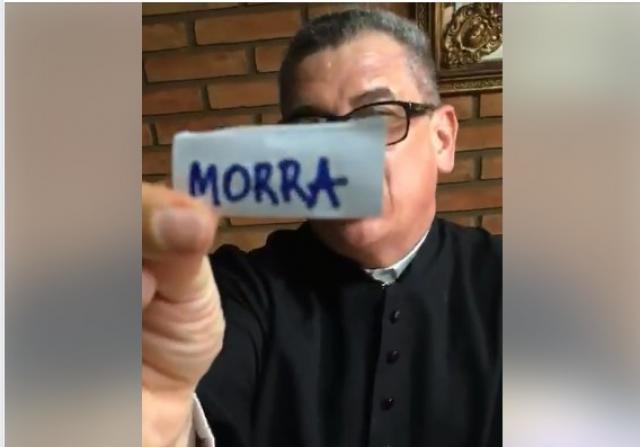 Cheio de ódio, padre manda recado para quem não gosta de suas postagens: “morra”