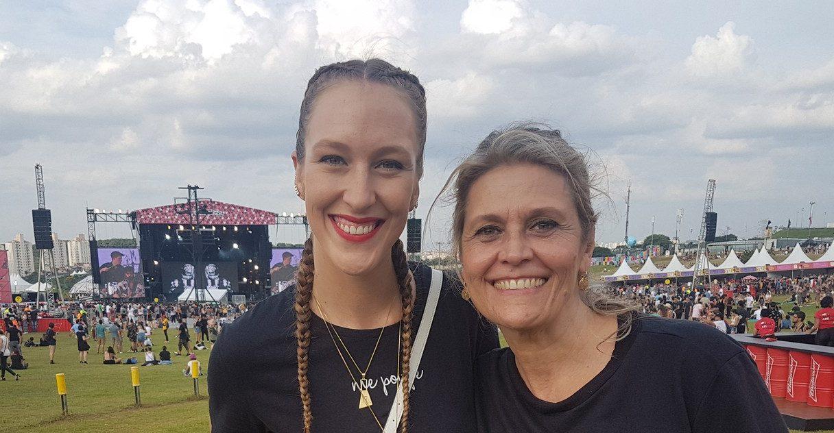 Pais no Lolla: eles cuidam dos filhos, mas curtem