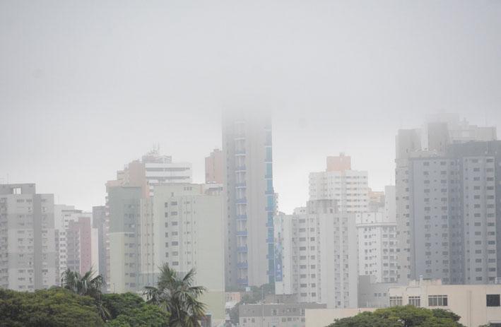 Sábado nublado e com pancadas de chuva em MS