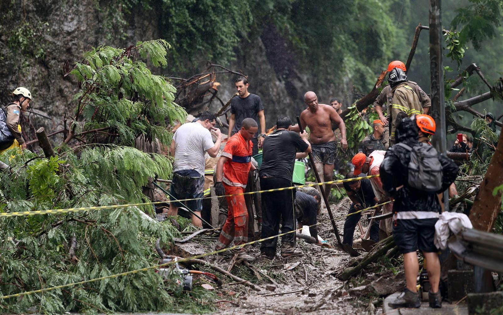 Sobe para 7 o número de mortos na chuva do Rio