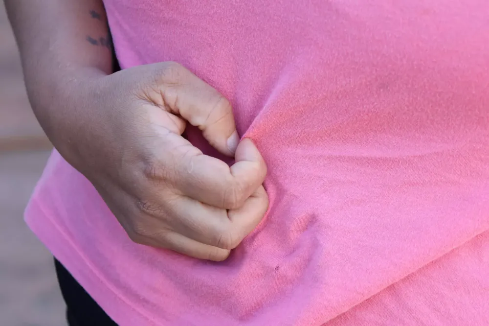 Adolescente é arrastada para o quarto e estuprada pelo amigo do pai em MS