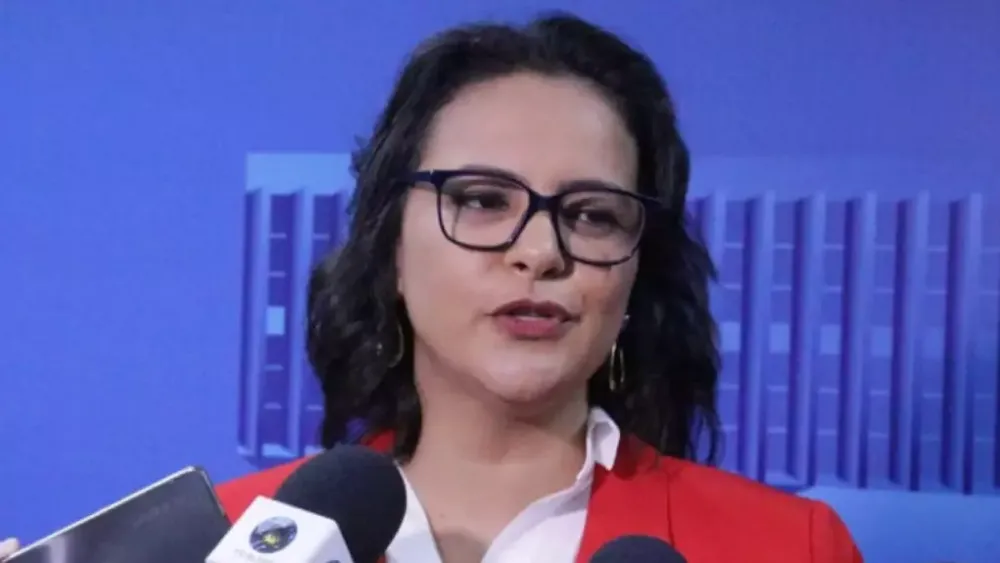 Gleice Jane critica apoio de Riedel à anistia e pede saída do PT do governo