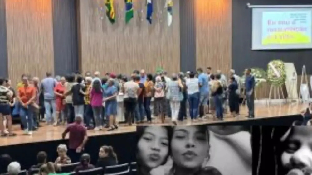 ‘Perda irreparável’: Mãe e filhos, mortos em acidente, são velados em clima de dor em MS