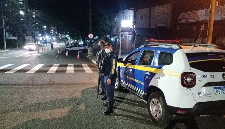 Operação fiscaliza 273 comércios e aborda 45 pessoas nas ruas em Campo Grande