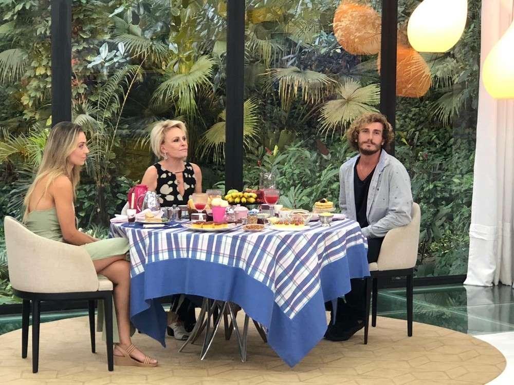 Ana Maria Braga faz Alan escolher entre Hana e Carol ao vivo