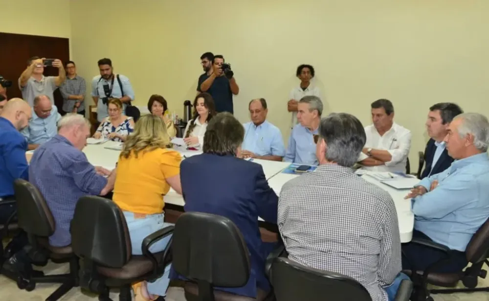 Riedel deve adiar decisão, mas grupo terá só 30 dias para definir futuro de 256 vereadores