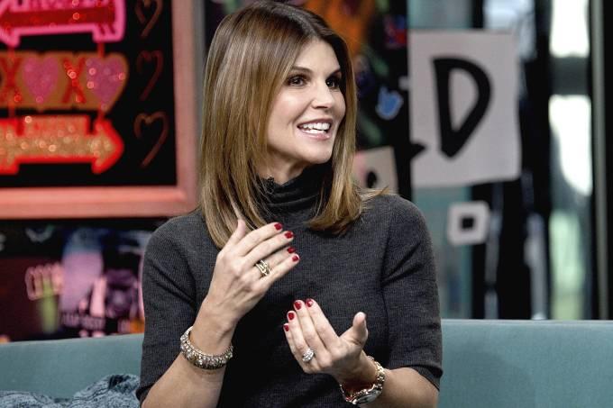 Lori Loughlin, de ‘Três é Demais’, se diz inocente em escândalo de fraude
