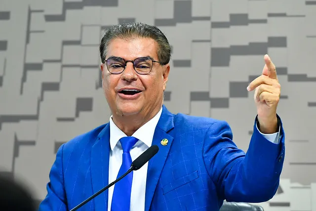 Sete anos depois, juiz suspende bloqueio de R$ 94 mi de Nelsinho pelo escândalo do lixo