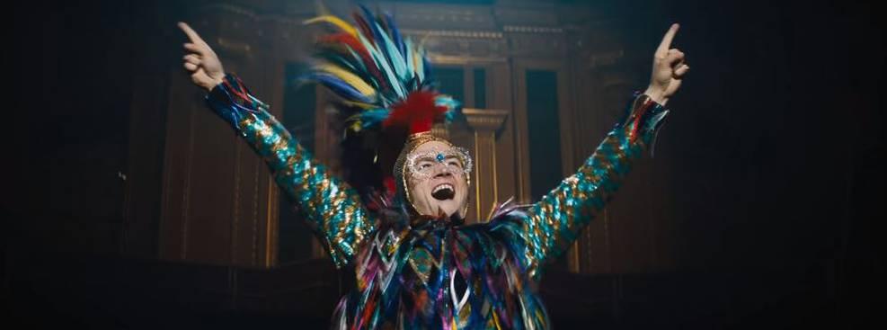 Rocketman usa estrutura de musical para abordar os altos e baixos de Elton John