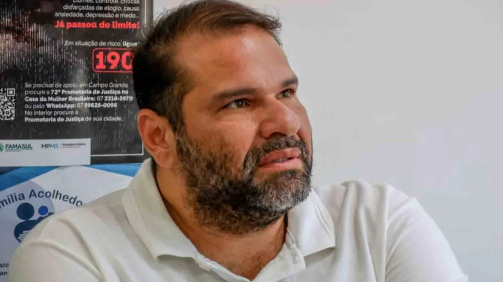 André Patrola atuava como “secretário de fato” de Obras e manipulava fiscalização, diz MPE