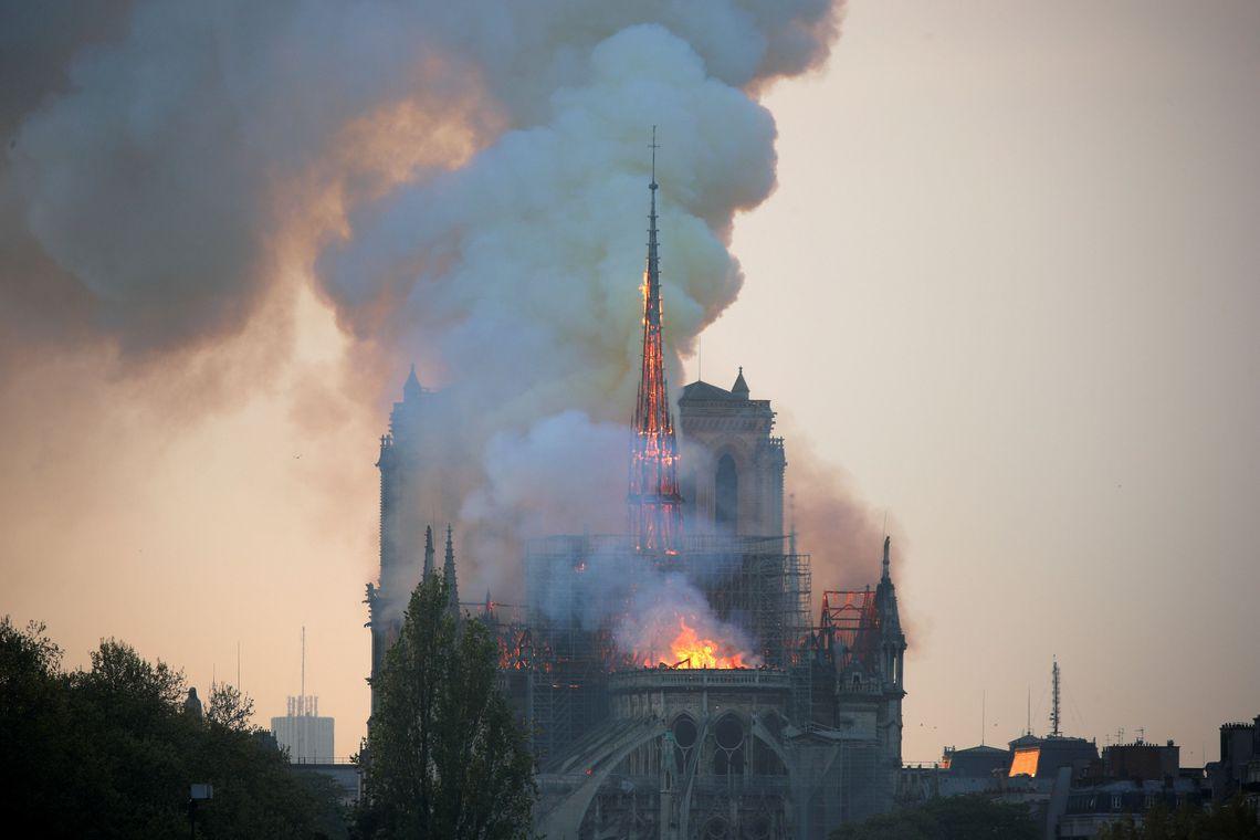 Doações para reconstrução de Notre-Dame somam US$ 900 mi