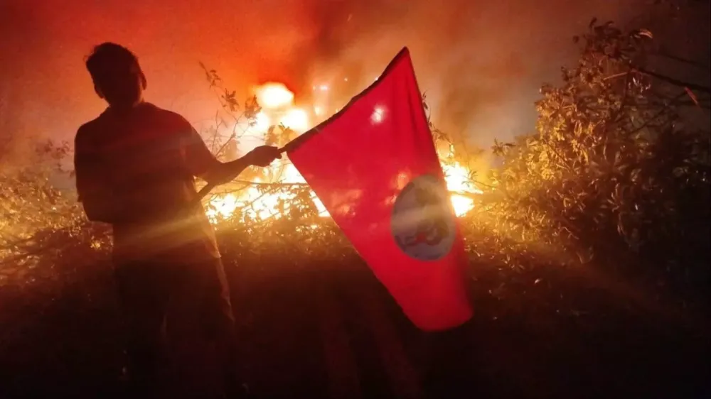 Movimento Sem Terra bloqueia BR-060 durante protesto em Sidrolândia