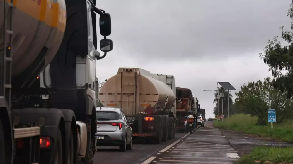 PRF orienta retorno e rotas alternativas para evitar congestionamento na BR-060 em Sidrolândia