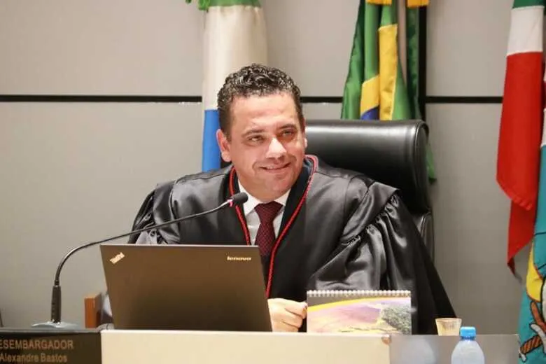 Desembargador fez transações de R$ 276 mil com dinheiro vivo, aponta laudo da Ultima Ratio