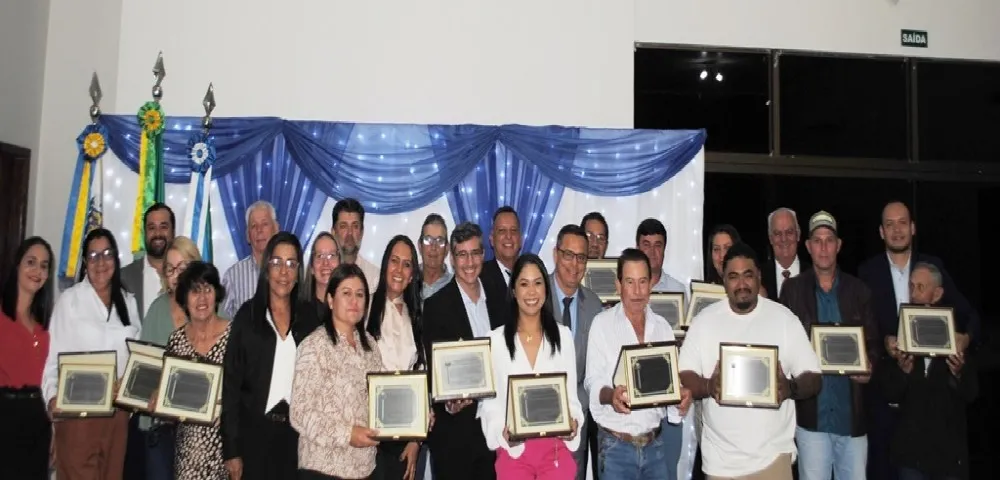 Reconhecimento e emoção marcam a entrega do Título de Cidadão Caracolense