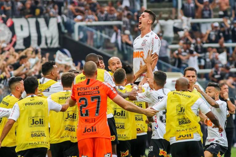 Corinthians supera São Paulo e é tricampeão