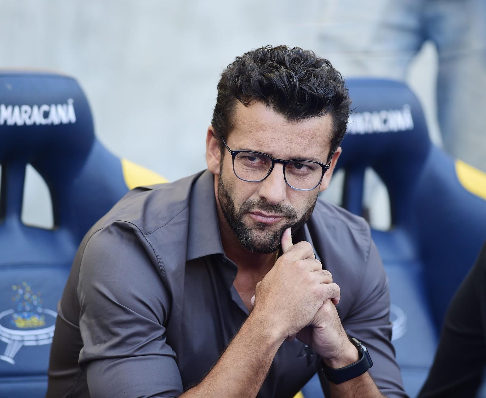 Pressão externa e desgaste: como situação de Alberto Valentim ficou insustentável no Vasco