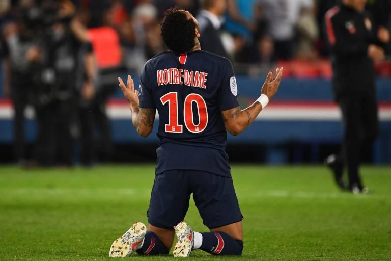 Assistência, dribles e taça: como foi a volta de Neymar