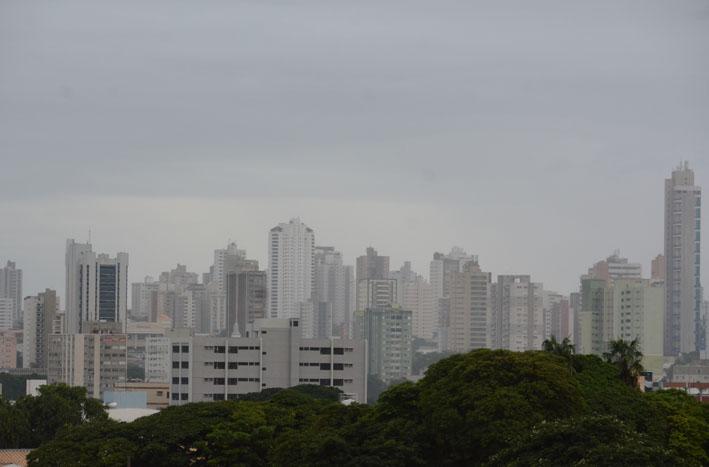Manhã chuvosa em algumas regiões com máxima de 31ºC