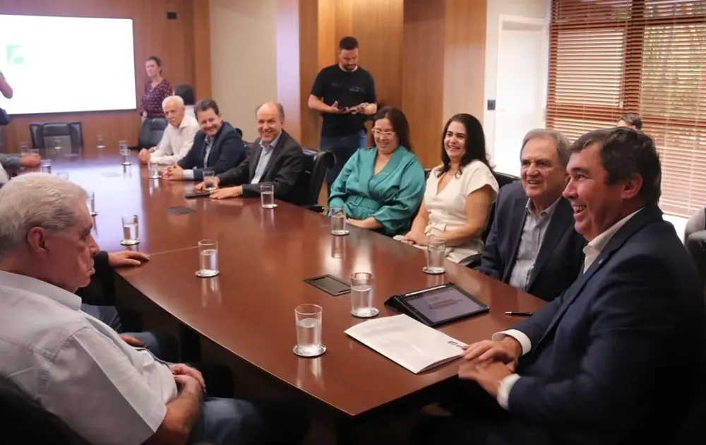 Carta fora do baralho, MDB pode ser adotado em MS se federação com Republicanos vingar