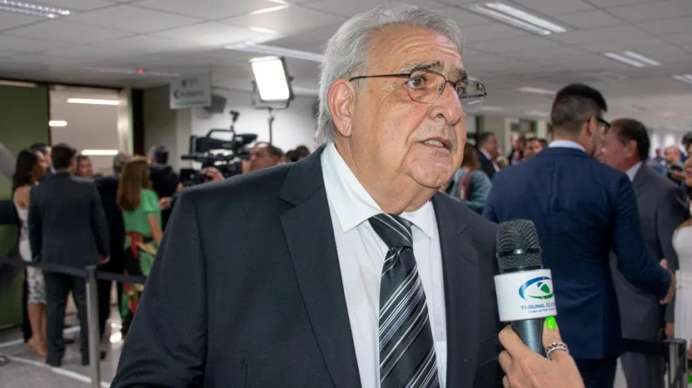 TJ mantém condenação de ex-presidente do TCE, mas prescrição salva conselheiro de cumprir pena