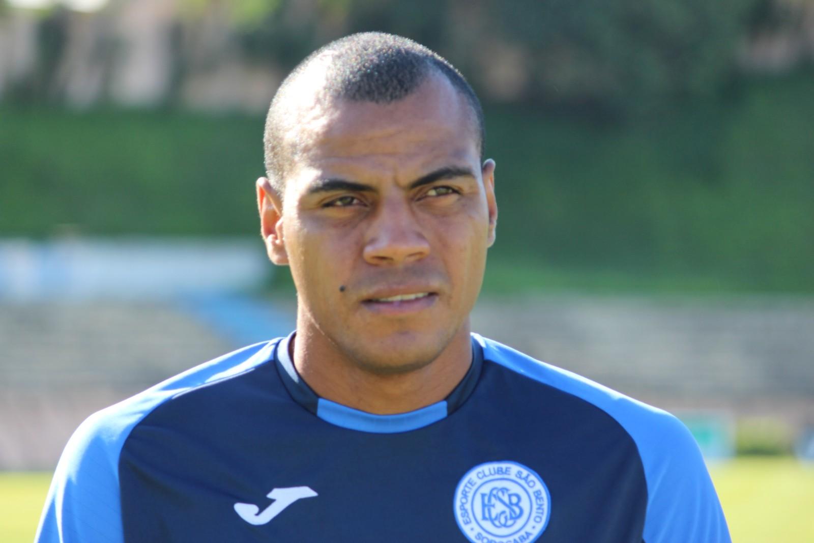 Em tratamento contra as drogas, Régis será titular do São Bento na estreia da Série B