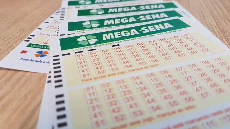 Mega-Sena acumula e deve pagar R$ 125 milhões na quarta