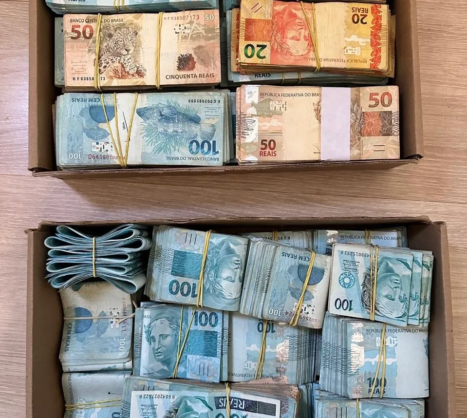 Polícia Federal apreende mais de meio milhão em operação contra desvios na Educação