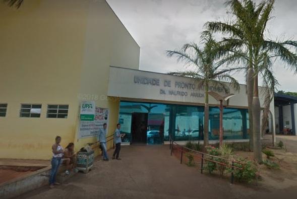 Mãe procura polícia após funcionário de UPA gritar e “puxar” braço de criança