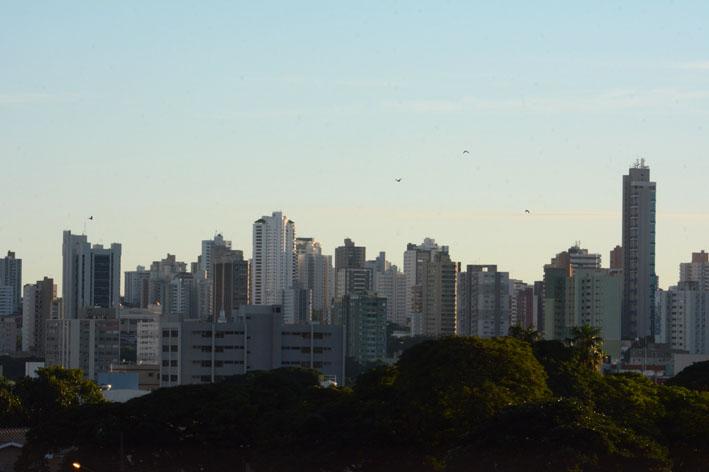 Semana começa com sol forte, mas pode chover em MS