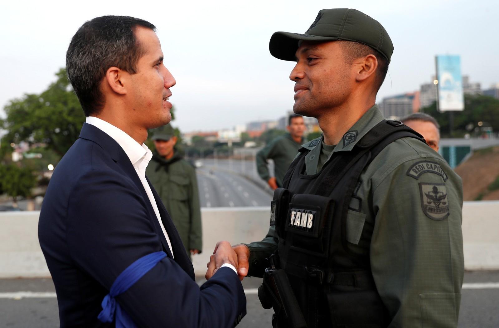 Guaidó diz ter apoio de militares na Venezuela