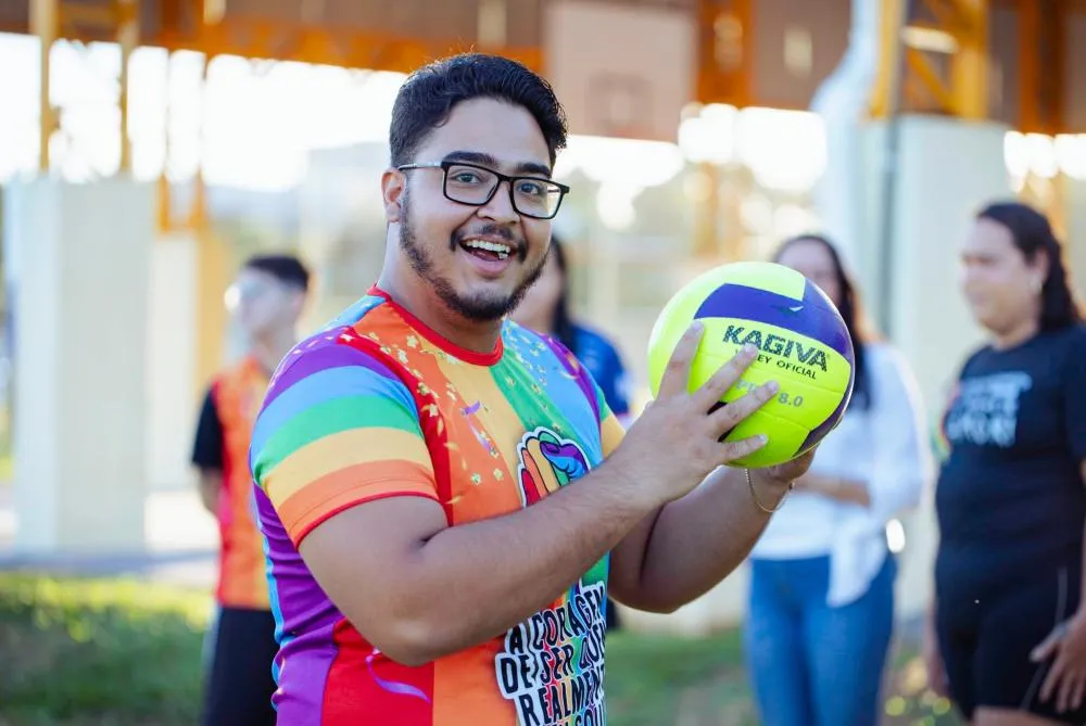 “Vôlei para a Diversidade” leva mensagem de inclusão e respeito à Praça Evandro Bazzo