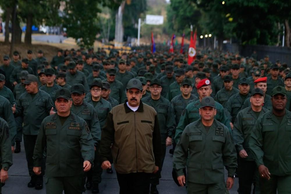 Saída para crise virá de fora da Venezuela