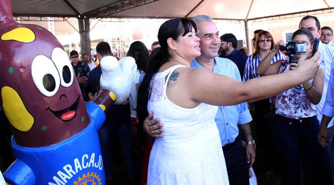 Governador autoriza pavimentação e abre Festa da Linguiça em Maracaju