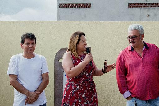 Prefeita Márcia Marques inaugura quadra e parabeniza trabalhadores