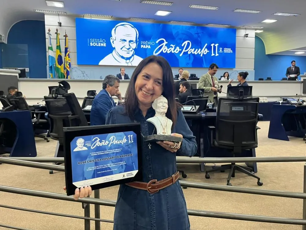 Prêmio Papa João Paulo II reconhece trabalho de Rose Possari em prol da comunidade