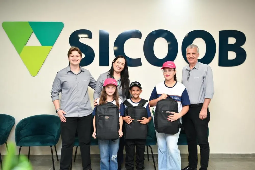 Parceria entre Sicoob Médio Oeste e Prefeitura de Jardim incentiva arte e educação nas escolas