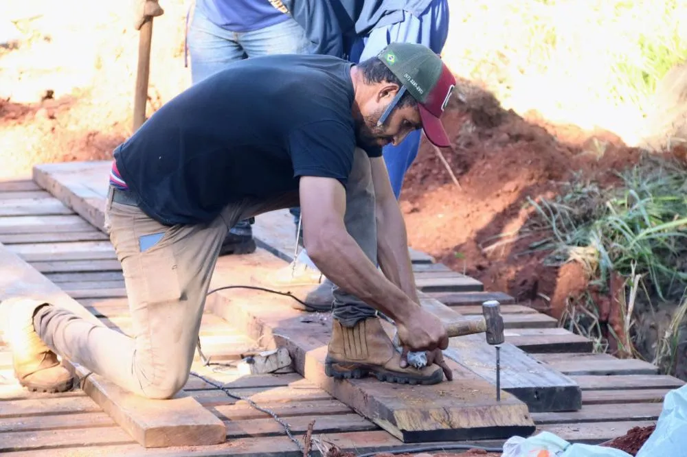 Prefeitura reconstrói ponte de acesso à Praia Marli e restabelece tráfego na região rural de Jardim