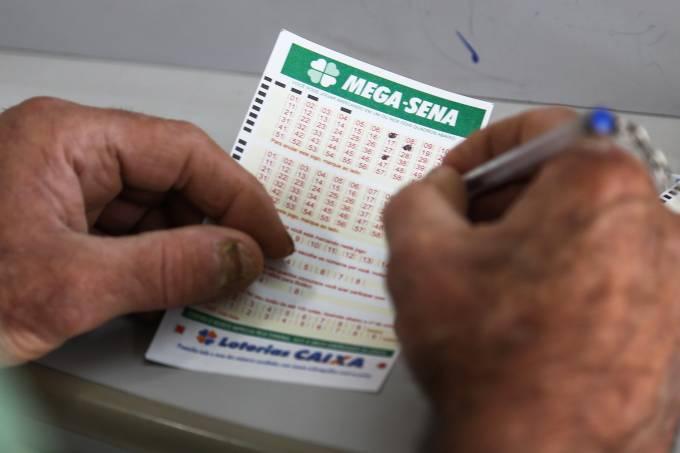 Mega-Sena tem recorde histórico de acúmulos e pagará R$ 170 mi na quarta